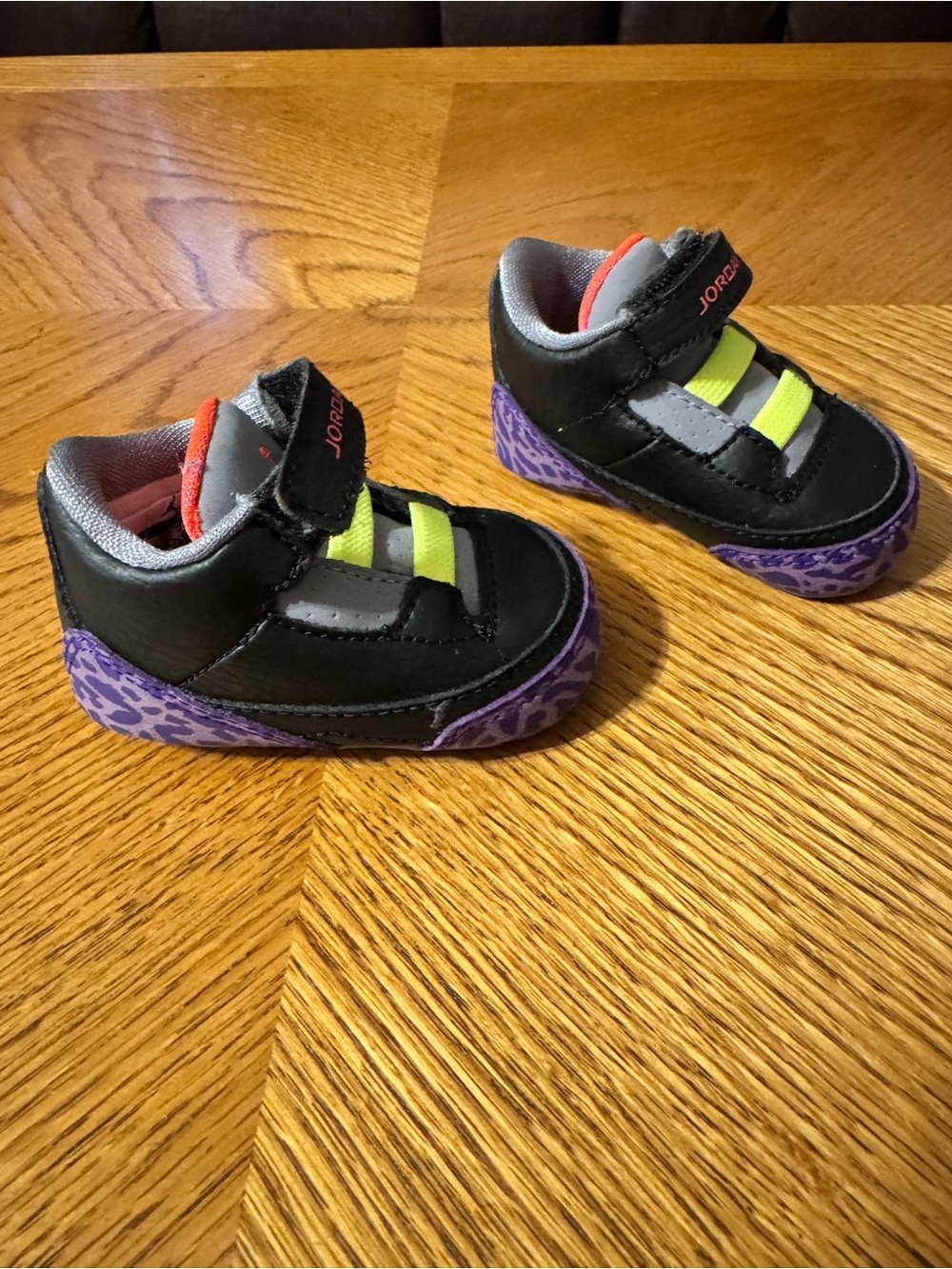 Baby Girls Nike Air Jordan Black & Purple Retro Bootie Soft Sole - Picture 2 of 5